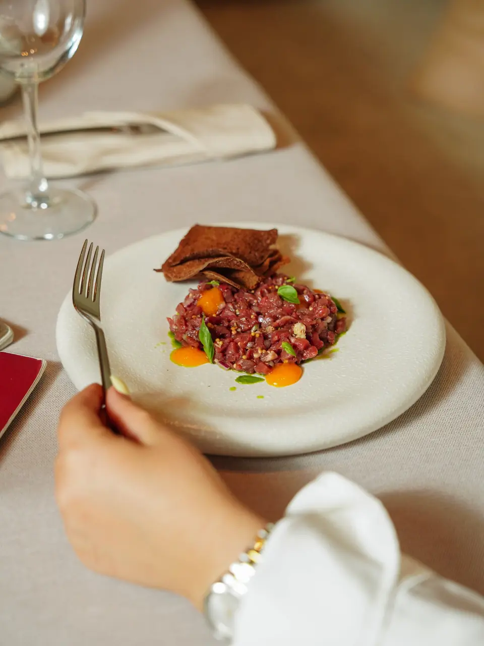 Artistic plating of contemporary tartare