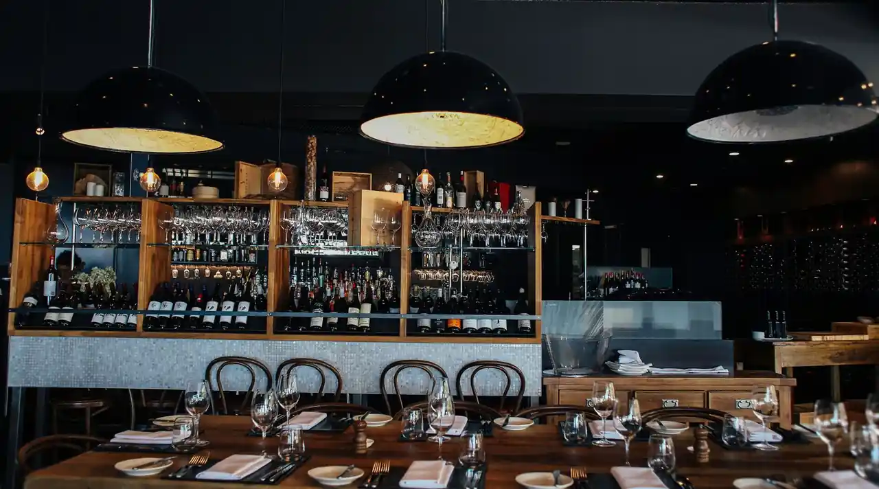 Sophisticated contemporary restaurant interior in Québec
